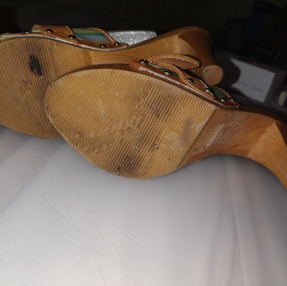 Coach - Picture 8 of 9